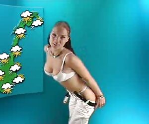 Tóc đỏ Anna mời anh hentai uống thuốc kích dục đến vui vẻ