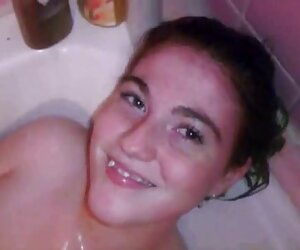 Cô gái đang hentai học đường hiển thị tất cả các webcam